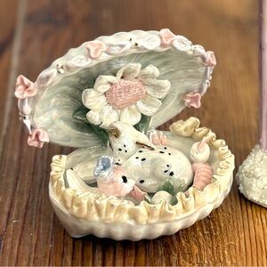 Vintage 70s Iridescent Porcelain Kawaii Trinket Clam Shell